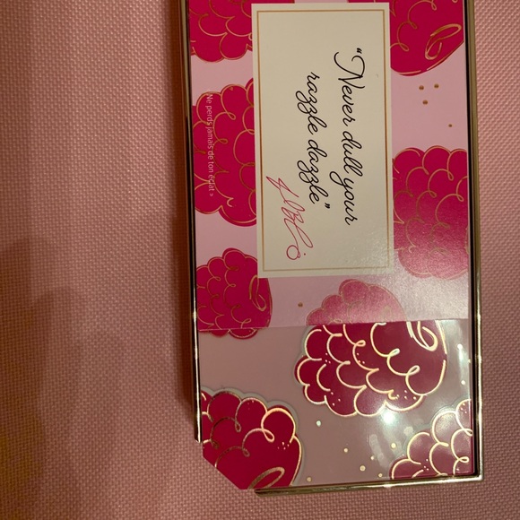 Too faced razzel dazzle berry - Picture 3 of 6
